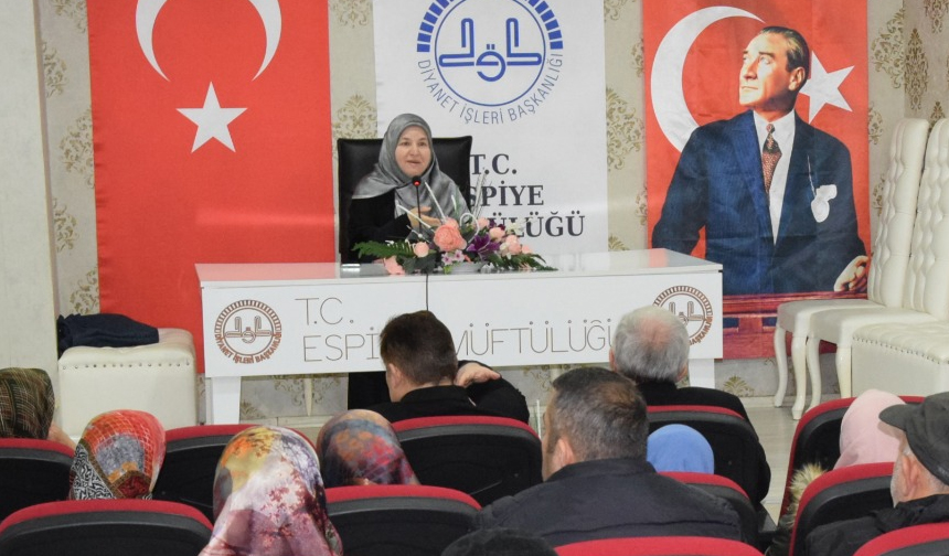 Espiye’de Umrecilere Seminer Düzenlendi 4