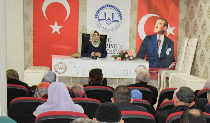 Espiye’de Umrecilere Seminer Düzenlendi 5