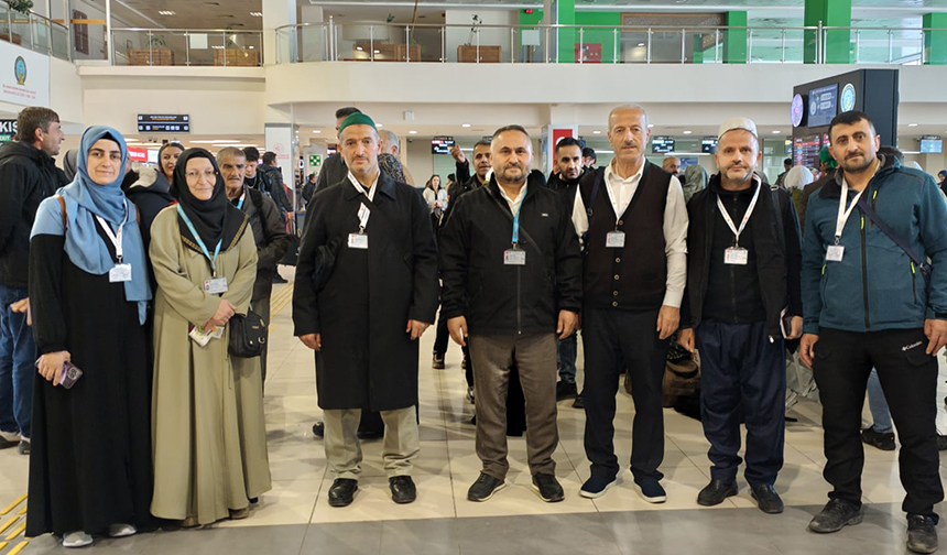 Hakkarili umreciler dualarla uğurlandı