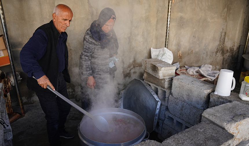 25 yıldır yoksullara ve yolculara yemek ikram ediyor