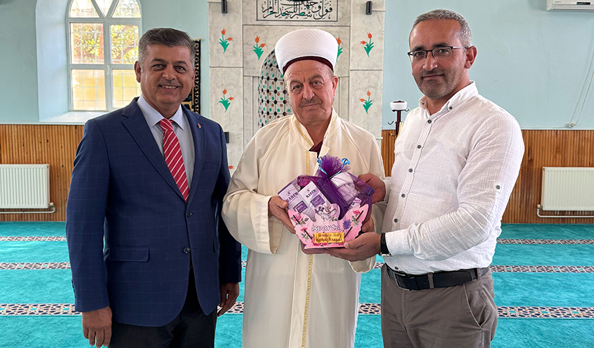 Isparta’da 35 yıldır aynı camide görev yapan imam gönüllere dokunuyor