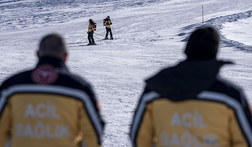 Palandöken’de “kayaklı 112 sağlık ekibi” görev başında