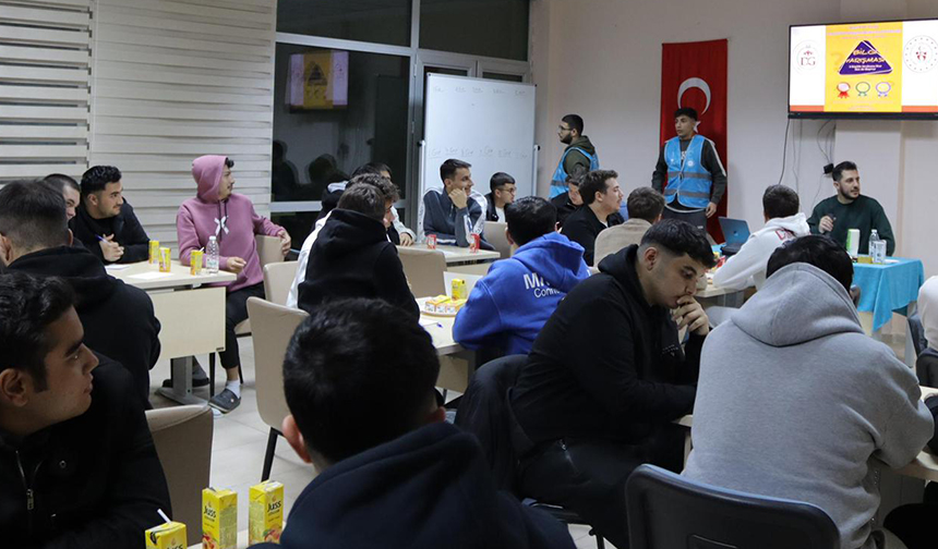 Milas’ta gençler bilgide yarıştı