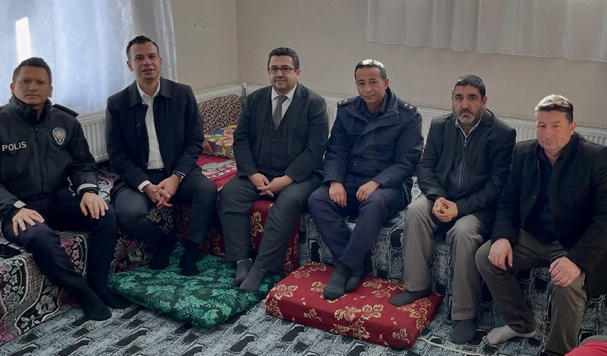 Sinanpaşa’da “Hayata Başlarken” projesi kapsamında aileler ziyaret edildi