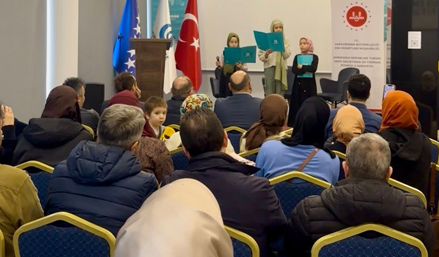 Saraybosna’da çocuklar ‘üç ayları’ karşıladı