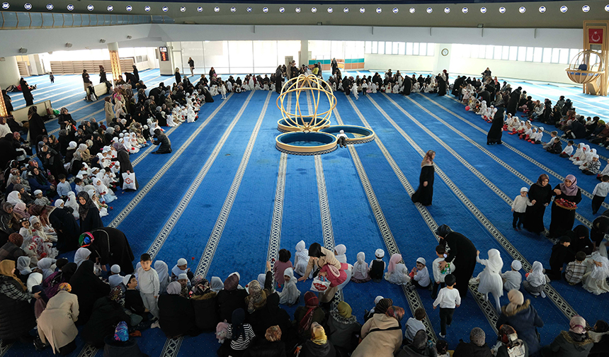 Minikler, Terzibaba Camii’nde üç ayları karşıladı