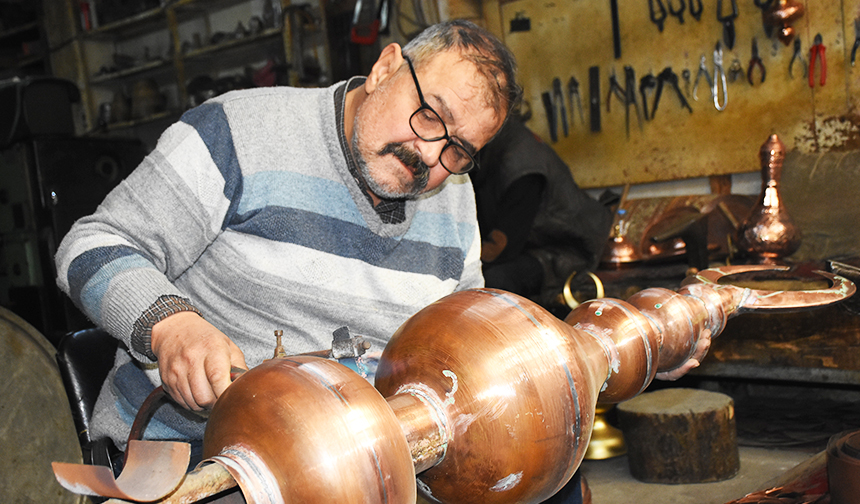Usta kardeşler, dünyadaki camilere de alem yapıyor