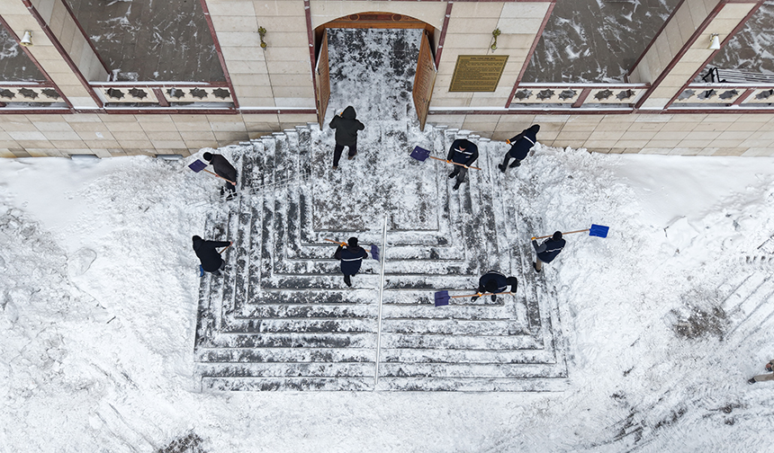 Cami Kar Temizliği 11