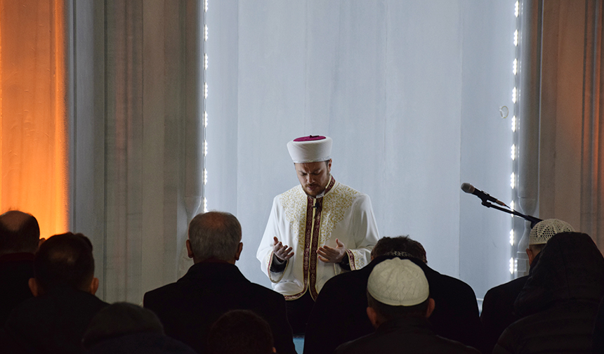 Dekan Akoğlu Müminin Kemalatı Namazla Tamamlanır 5