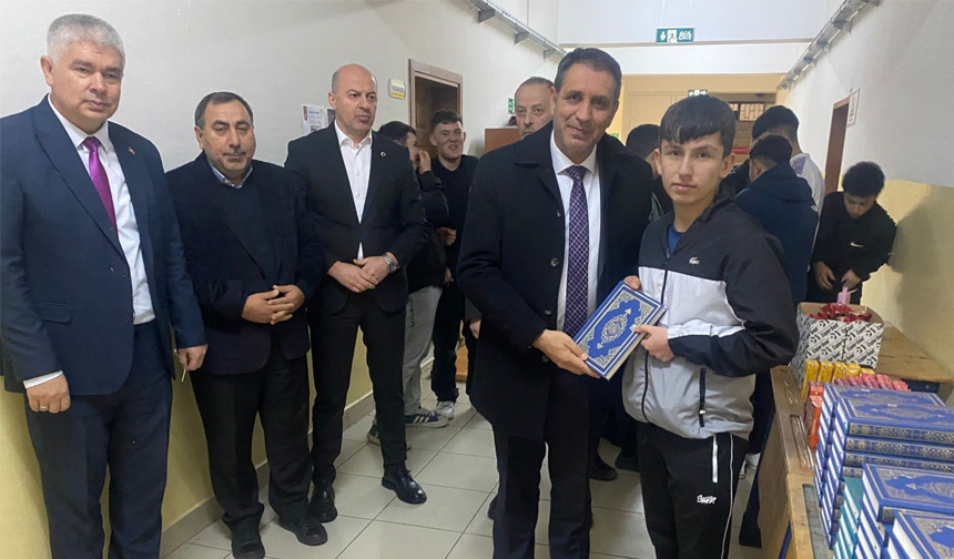 Espiyede Öğrencilere Kuranı Kerim Hediye Edildi 1