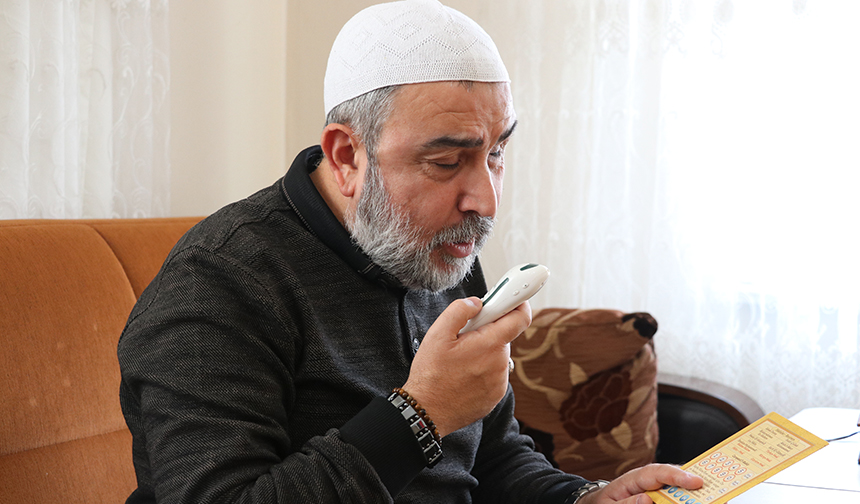 İmam komşusundan etkilendi Braille alfabesiyle hafız oldu