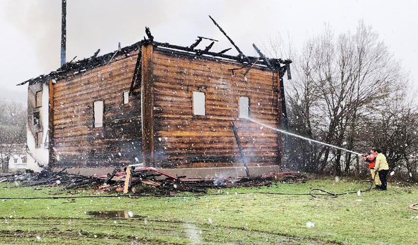 Karabük’te tarihi cami yandı