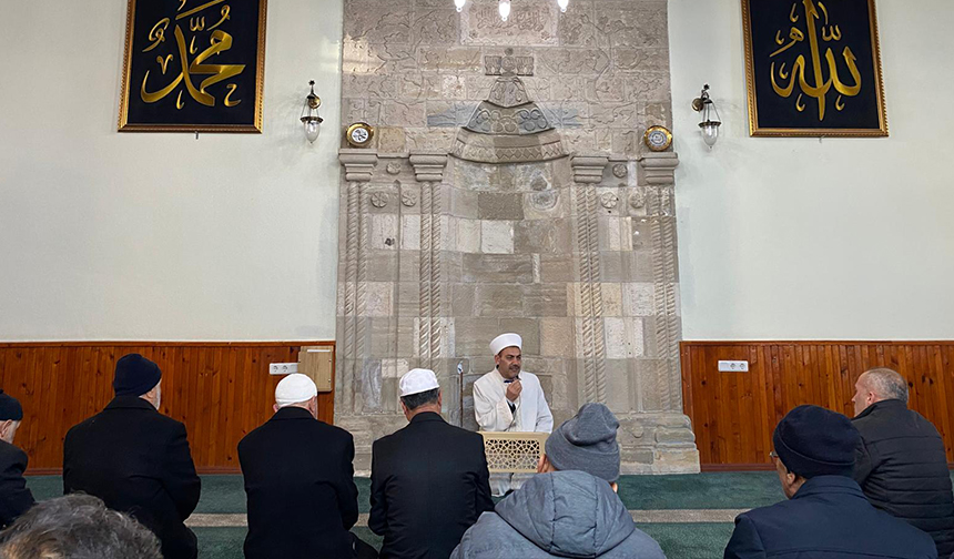 Suşehri’nde umreciler dualarla uğurlandı