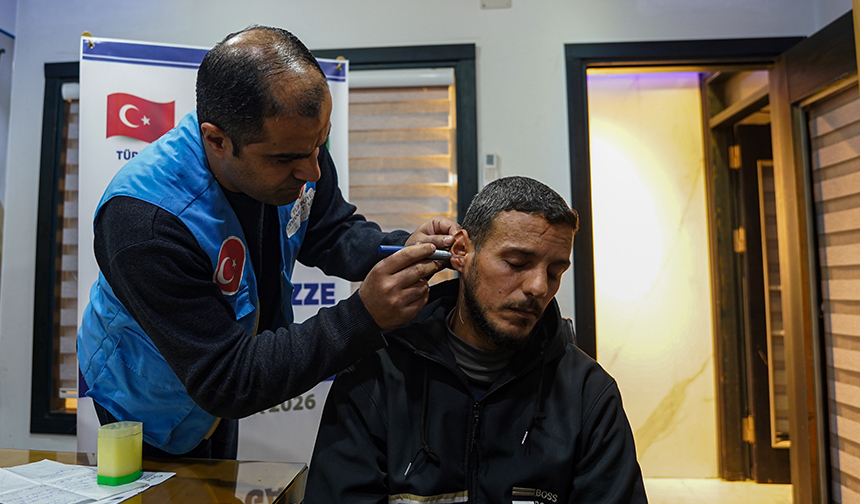 TDV’den Gazze’deki işitme engellilere tıbbi cihaz desteği