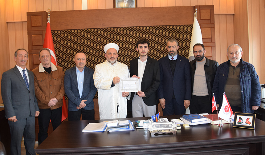 21 Yaşındaki Moldovalı Genç İslam’ı Seçti 7