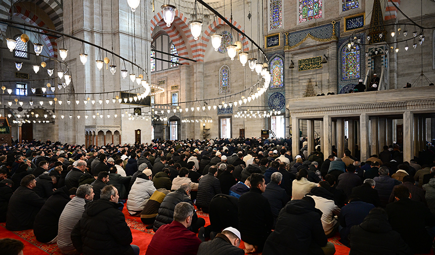 Cuma Namazı Cami 11