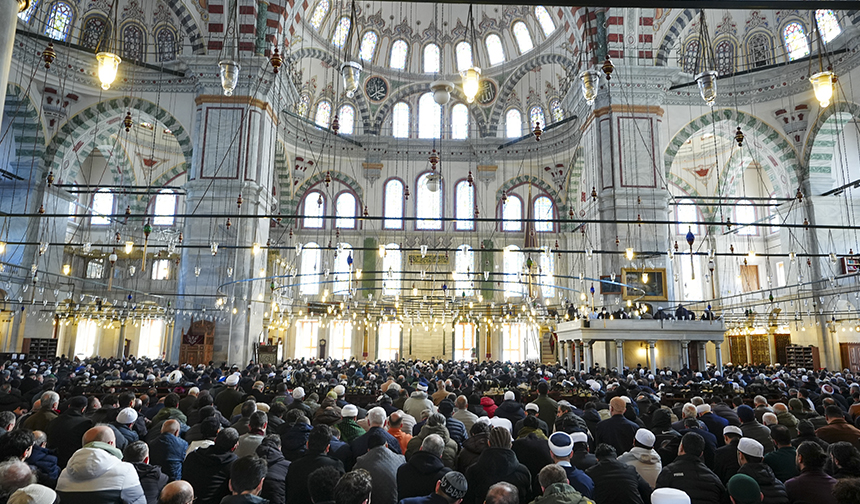 Cuma Namazı Cami 33