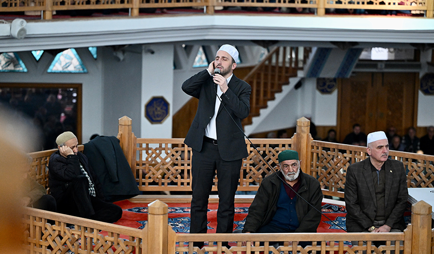 Cuma Namazı Cami 55