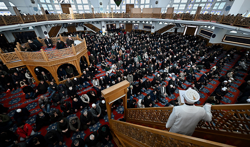 Cuma Namazı Cami 66