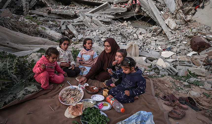 F İ L İ S T İ N 22