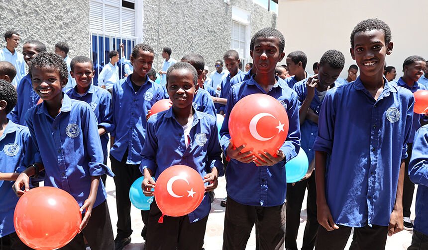 S O M A L İ M E S C İ T 55