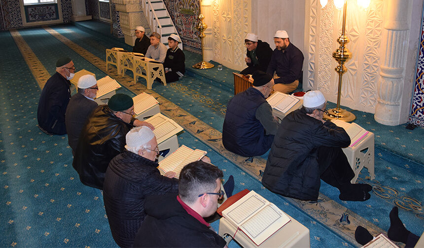 Hafız Öğrenciler Mukabele Geleneğini Yaşattı 2