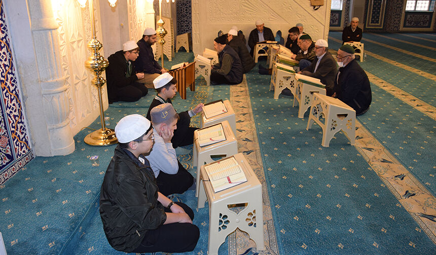 Hafız Öğrenciler Mukabele Geleneğini Yaşattı 3