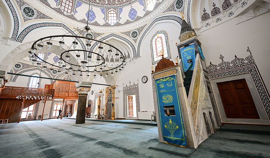 Hürrem Sultan Cami Minber 11