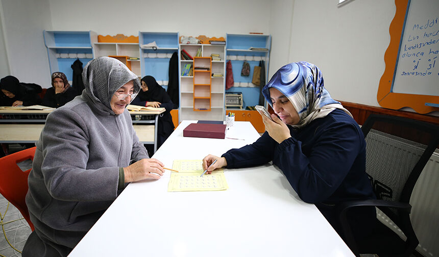 Kur'an Öğreticisi Özgül Kesenli 33