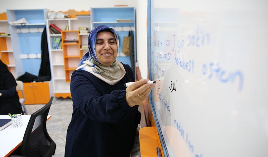 Kur'an Öğreticisi Özgül Kesenli 44