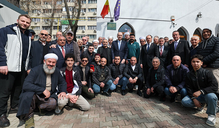 Kurtulmuş, Bükreş'teki Carol Hunchiar Camisi'ni Ziyaret Etti 11