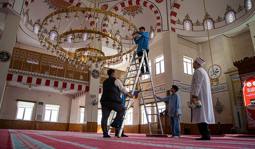 Meslek Liseliler Camilerin Bakımını Yapıyor 11