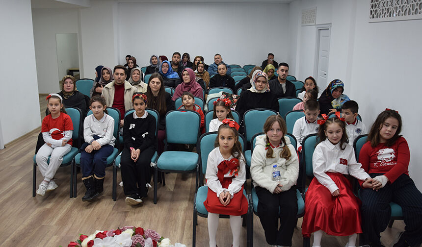 Öğrenciler İstiklal Marşını En Güzel Şekilde Okumak İçin Yarıştılar 05