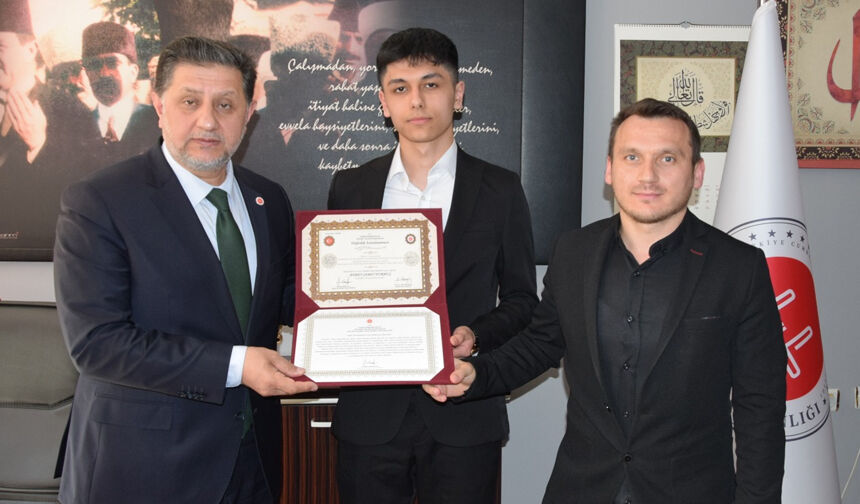 Espiye’de Hafız Öğrenci Belge Sevinci Yaşadı 2-1