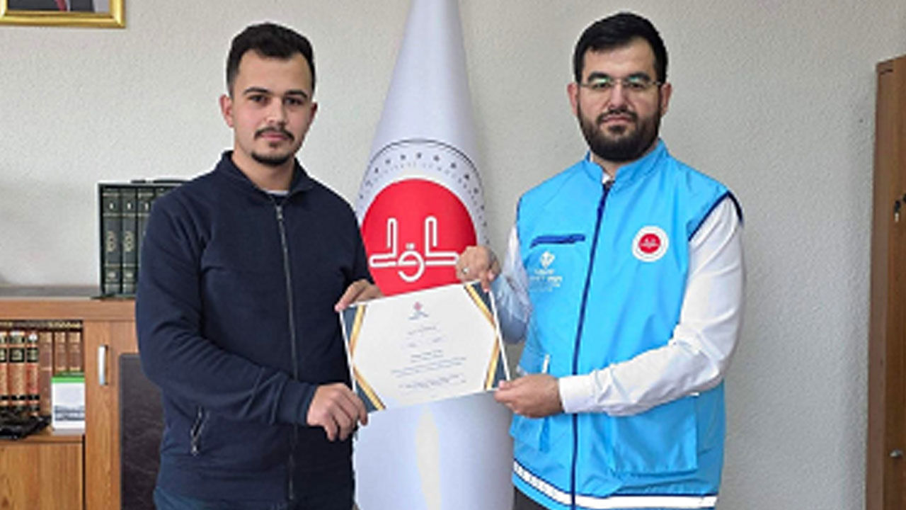 Çandır'da gençler ilk kurban vekaletlerinin TDV'ye verdiler