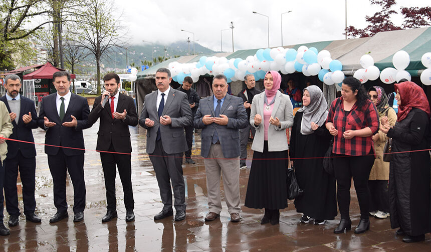 Giresun’da %22İki İnsan Bir Hayat%22 Çarşısı Açıldı 4