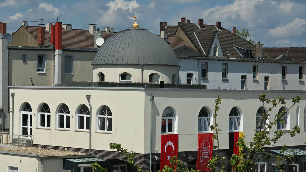 Herten'de ilk kubbeli cami açıldı
