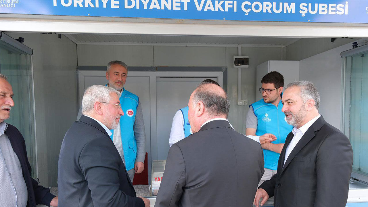 V A L İ D E N K U R B A N S T A N D I N A Z İ Y A R E T 22