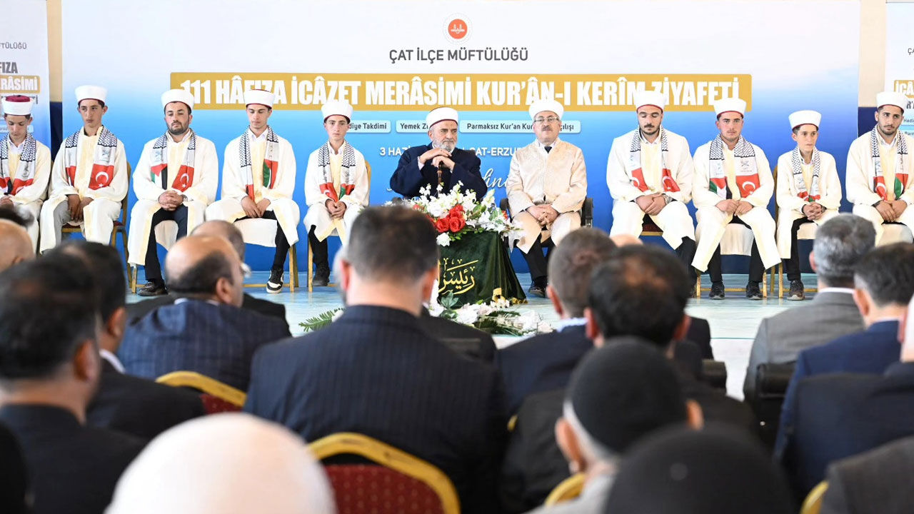 Çat'da hafızlığını tamamlayan 111 öğrenci icazet aldı