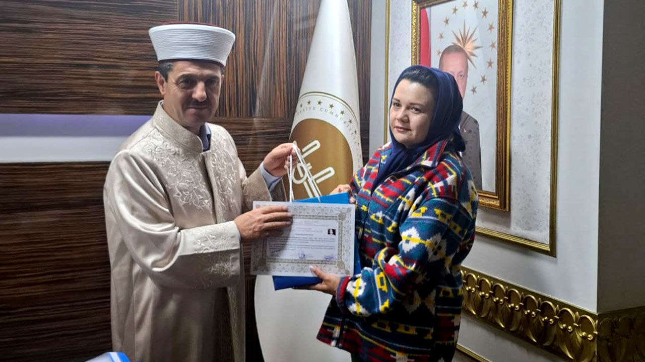 Moldovyalı Walentina Düzce'de Müslüman oldu