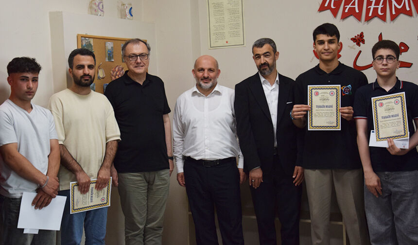 Giresun’da Umre Ödüllü Bilgi Yarışması Ödülleri Verildi 12