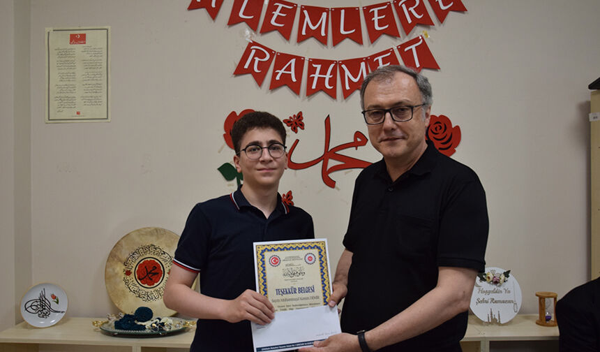 Giresun’da Umre Ödüllü Bilgi Yarışması Ödülleri Verildi 4