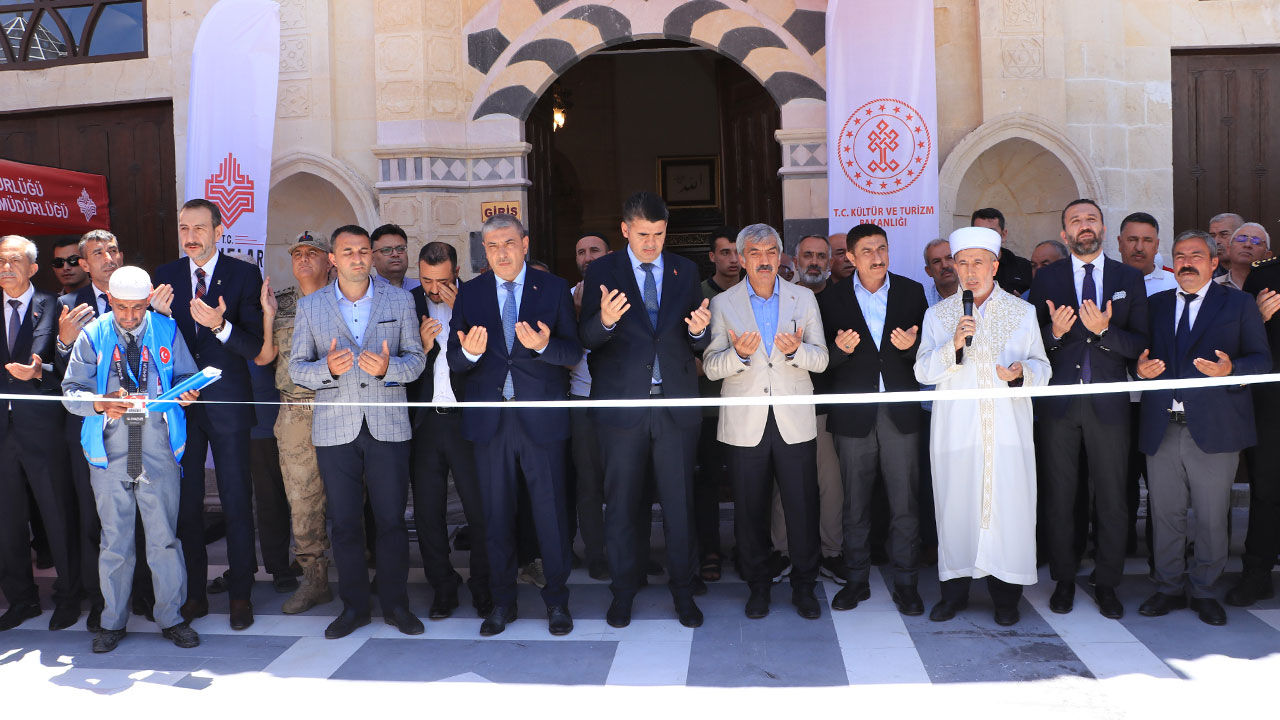 Kilis'te deprem sonrası yenilenen 2 cami dualarla açıldı