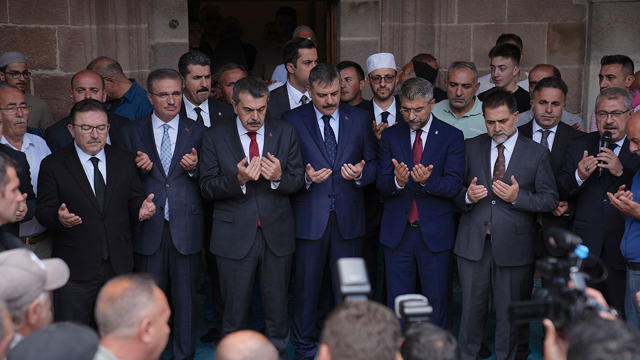 "Erzurum'un Ayasofyası" tarihi Fetih Camii cemaatine kavuştu