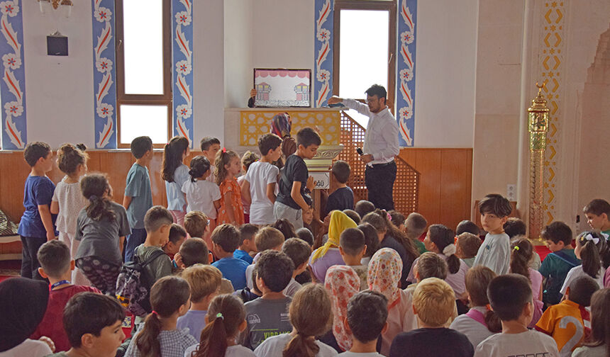 Müftü Kılıçbay Camiler Çocuklarla Gül Açtı 10