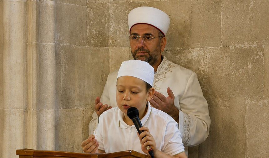 150 Öğrenci 10 Dakikada Hatim Yaptı 3