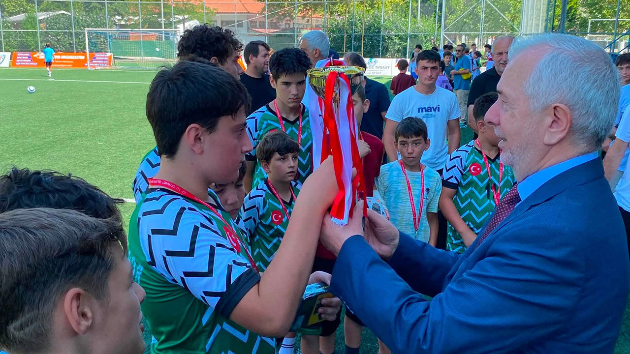 İzmit'te Yaz Kur’an Kursları Arası Futbol Turnuvası şampiyonu belli oldu