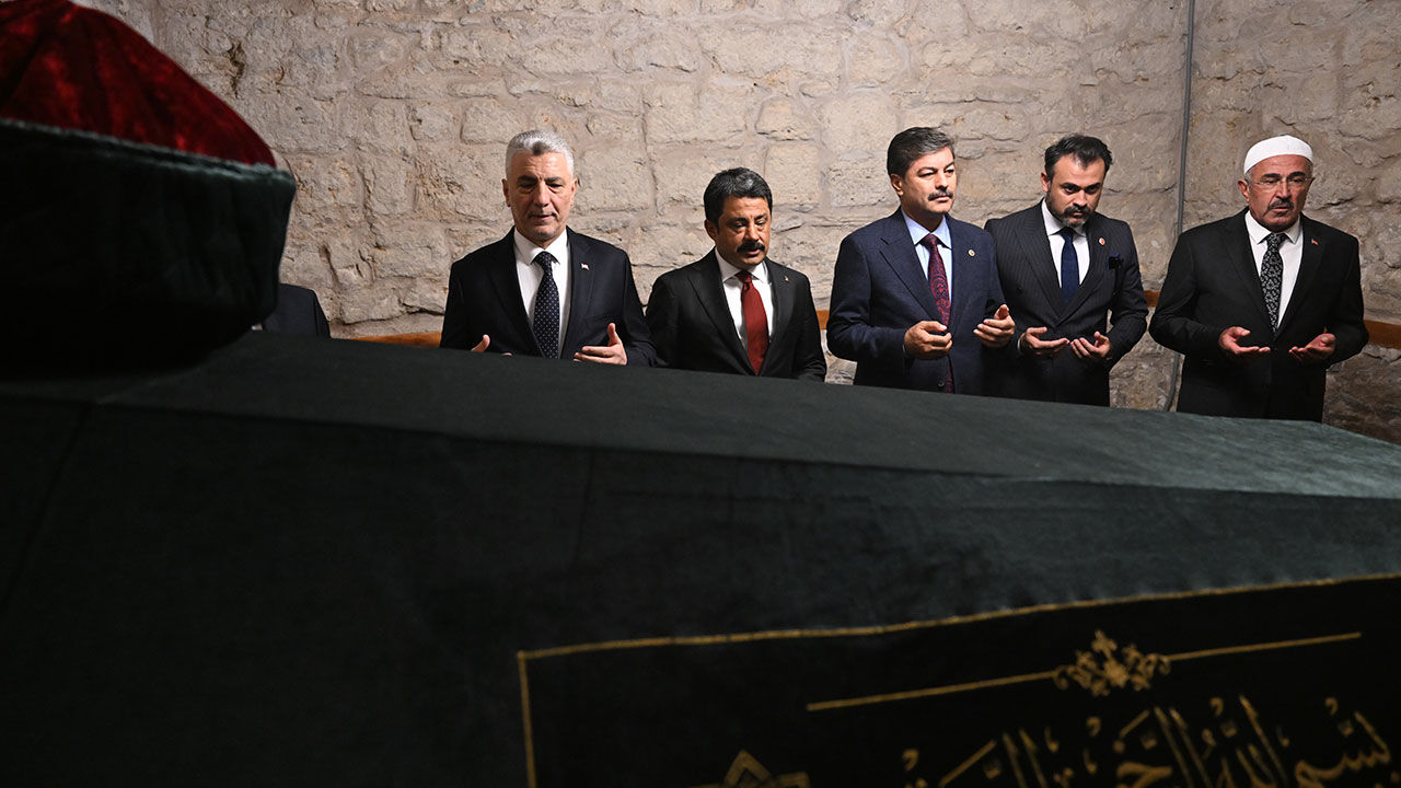 Pir Ahi Evran Veli dualarla anılıyor