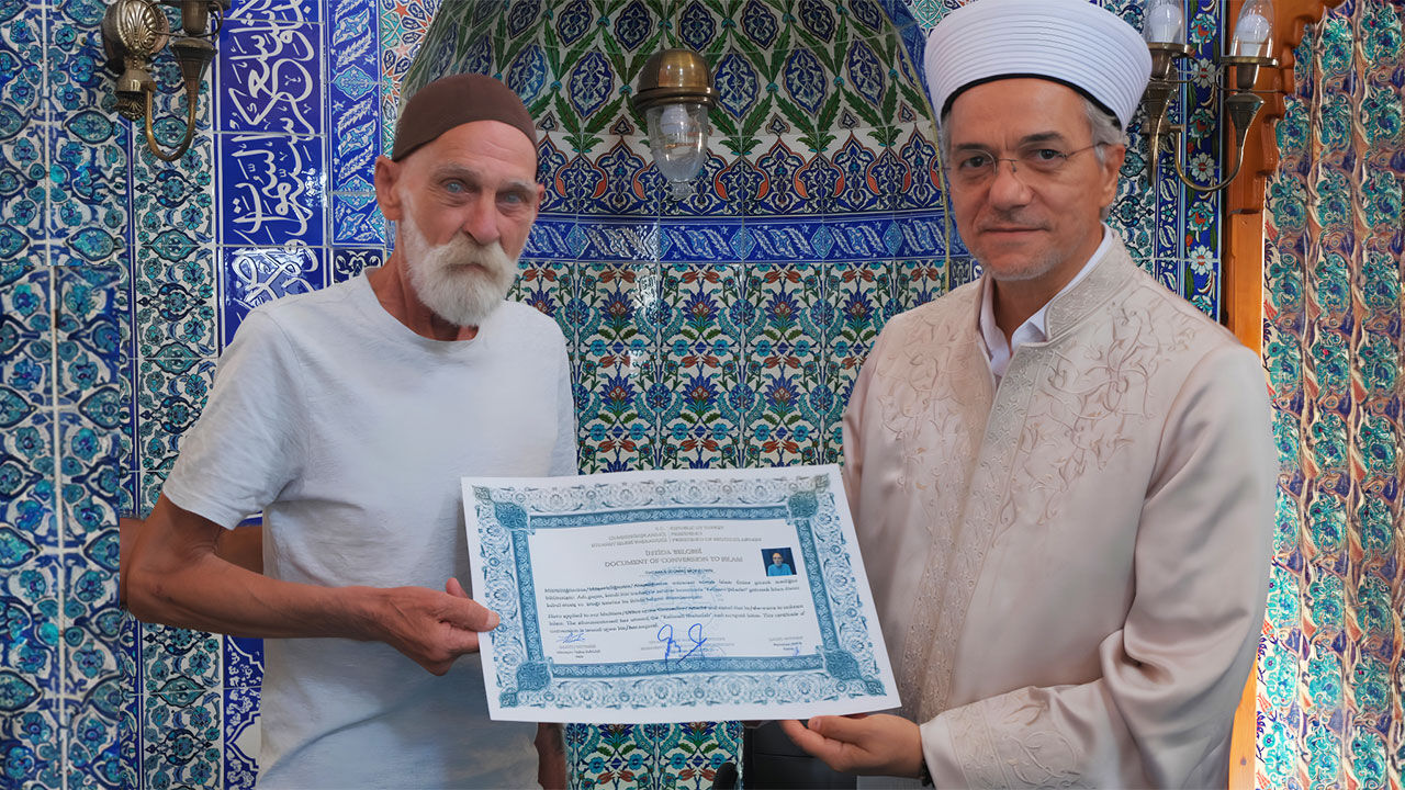 75 yaşında Müslüman oldu