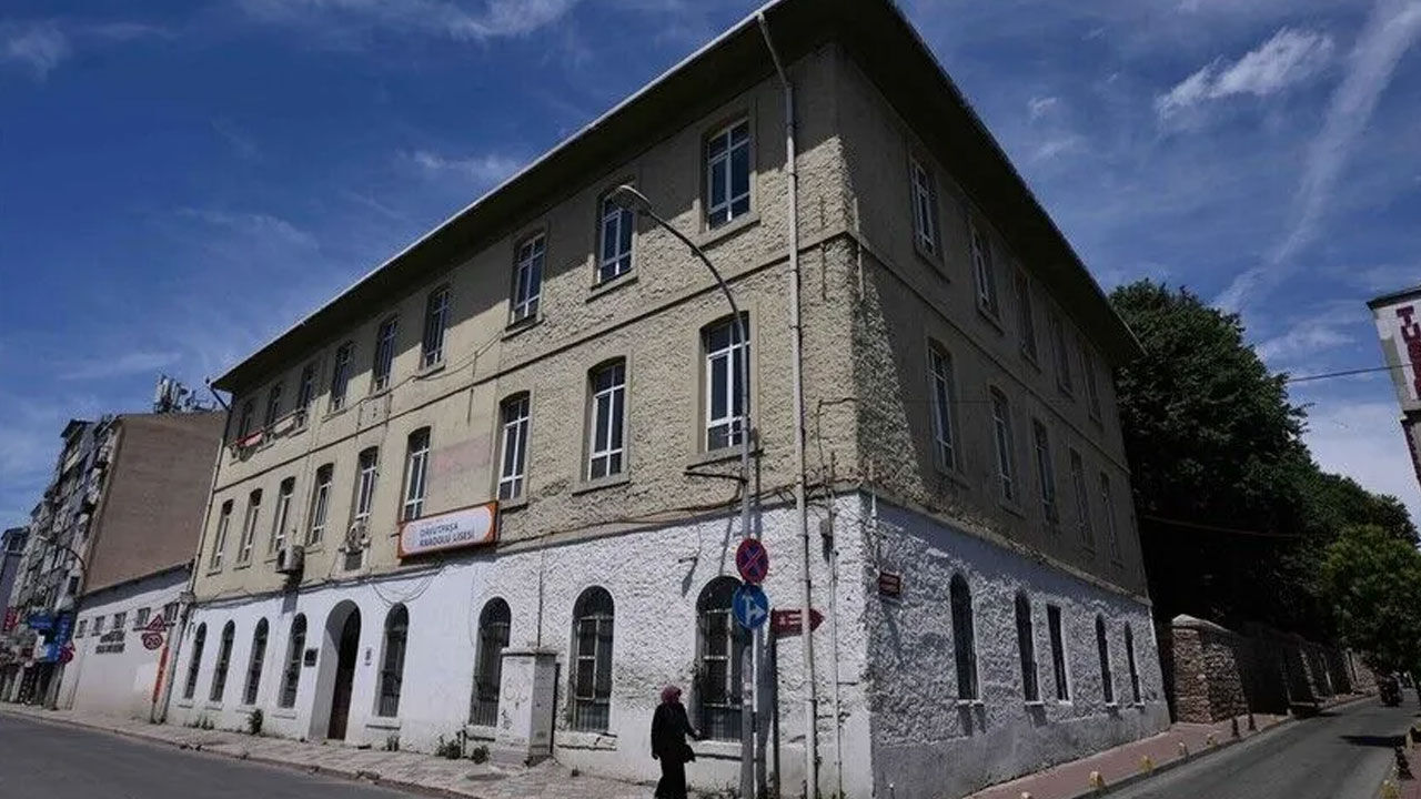 5 asırlık eğitim yolculuğuyla Davutpaşa Anadolu Lisesi geleceğe ışık tutuyor